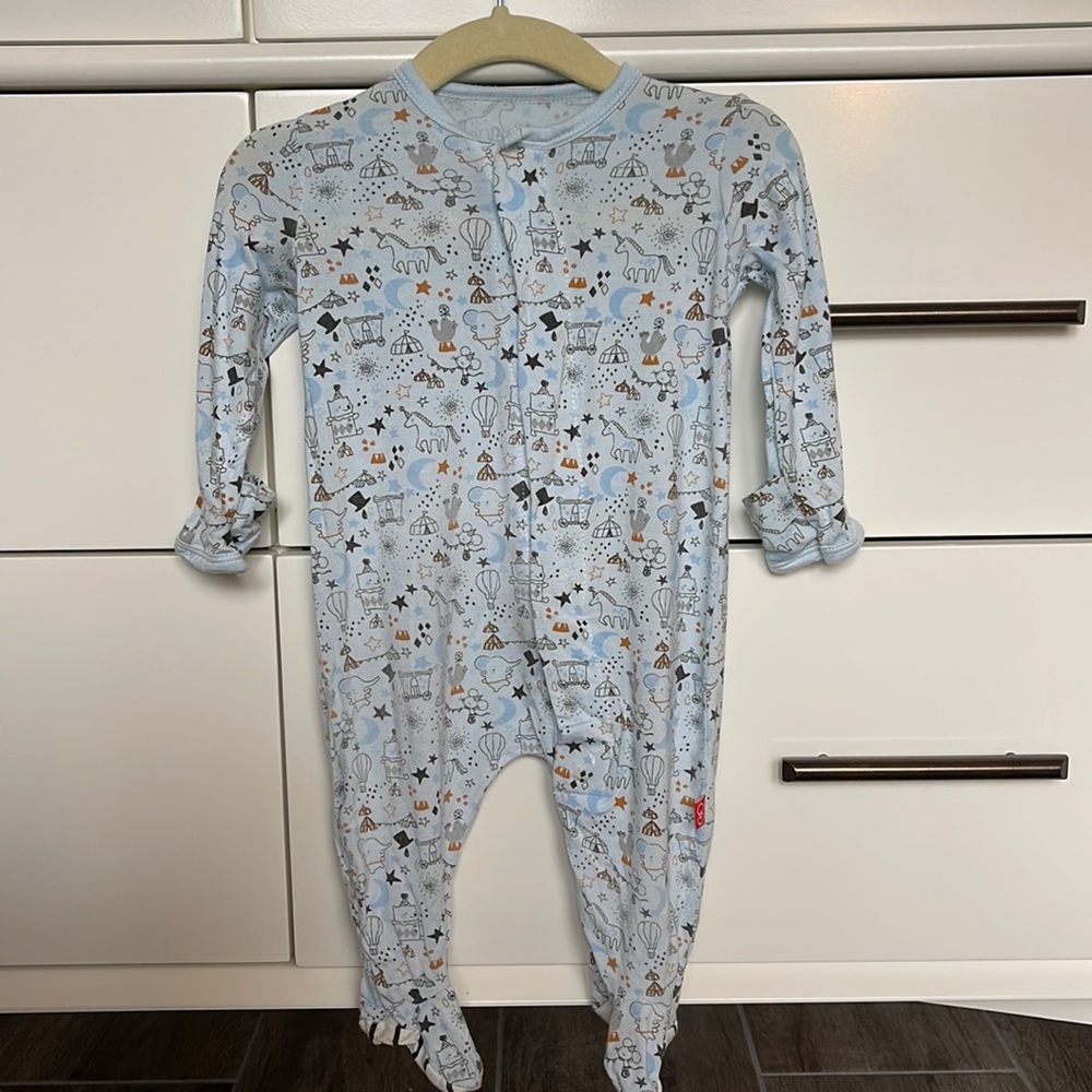 Magnetic Me Footie sleeper - blue circus